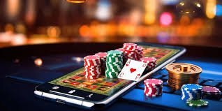 Pengguna membaca ketentuan bonus secara teliti